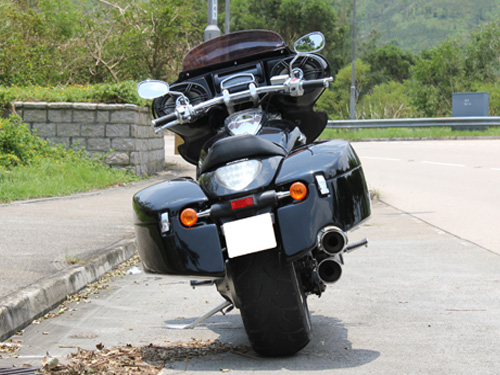 Black Saddlebags shown from behind on the other Brands of Motorcycle