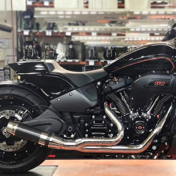 view D&D 640Z-32 M8 Bob Cat 2:1 Slip-on Exhaust, Chrome for Harley Wide Tire Softail '18-