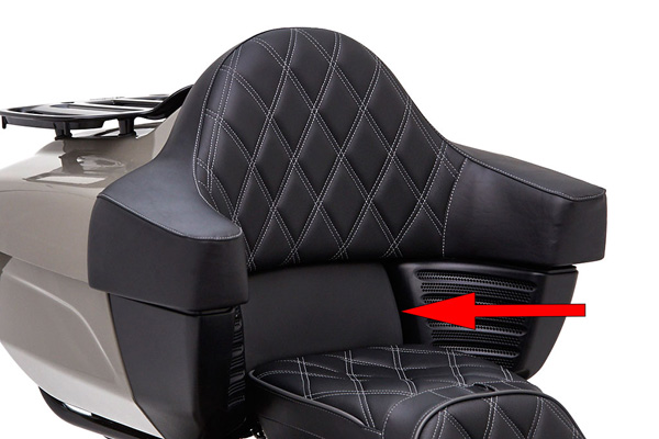 lower trunkpad with armrest is shown