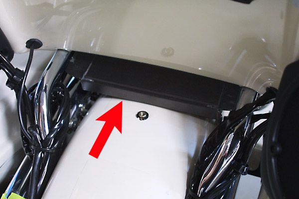 a red allow is pointing towards the audio components mounted under the Tour Pak rack