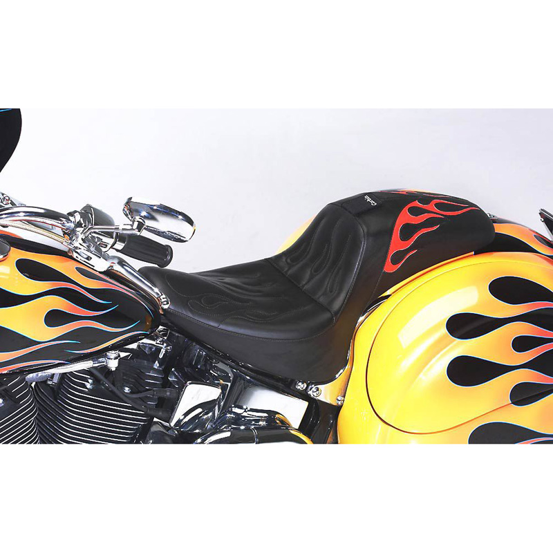Corbin ST0-CG CLOSE Gunfighter Seat for Harley Softails (2000-2006
