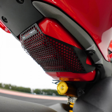 view Evotech Fuel Tank Cover Guard for Ducati Panigale & Streetfighter V4/S 2025+