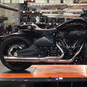 view D&D 638Z-32B 2:1 Fat Cat Exhaust for Harley Wide Tire Softail M8 (2018-)
