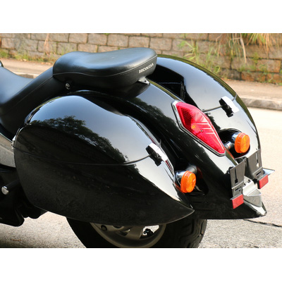 MOTORCYCLE  BLACK LEATHER SADDLEBAGS PANNIERS HONDA VTX 1300 1800 SHADOW C15B 